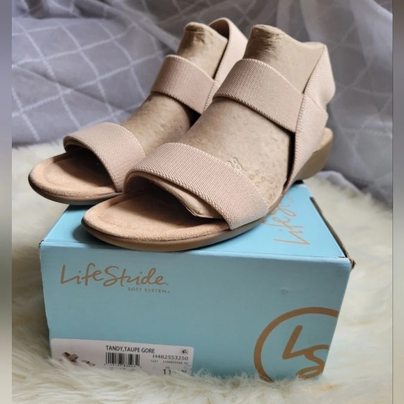 LifeStride Tandy Taupe Sandals - Picture 9 of 11